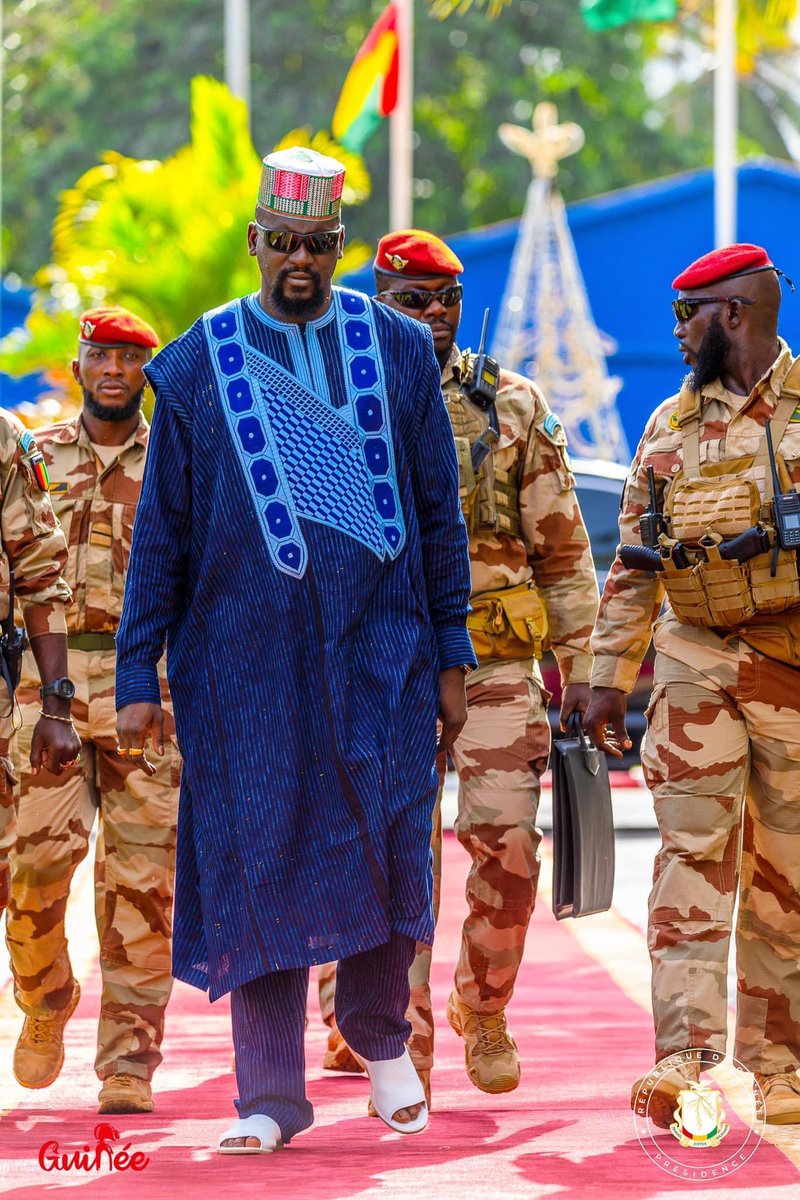 AbdoulayeKaba24's tweet photo. 🚨#Guinée | C’est très beau ça et c’est innovant. Conseil des ministres avec #Leppi du Fouta.
Ça me rappelle un peu le gouvernement Burkinabè avec le #FasoDanFani 
👏👏👏 https://t.co/27zEoJfSc7
