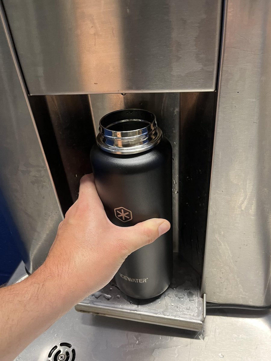 Sam_Duren's tweet photo. Certified Peach Jam water!
Going to sell it like Taylor Swift rain water! Should be good for a few hundred bucks!
#IYKYK #GrassrootsBasketballHype #ATraditionUnlikeAnyOther #EYBL #TwitterSwag #TwitterCloutIsAllThatMatters https://t.co/gxqjxnVEgo