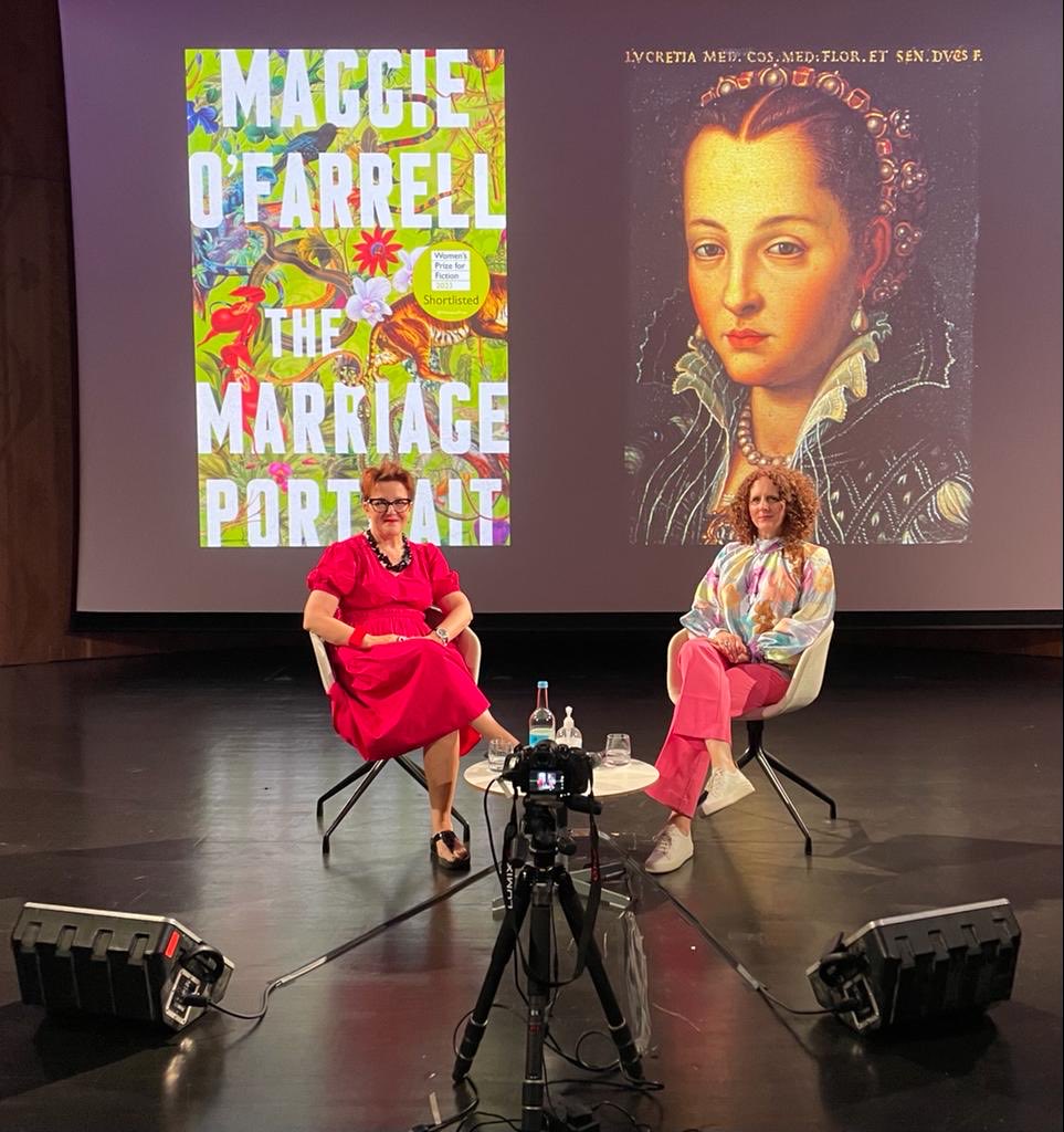 A very special paperback launch for #TheMarriagePortrait: a suitably lavish in conversation at the V&A, expertly chaired by Rosie Goldsmith. So easy to sink into the opulent world of the book in these surroundings, though sadly there were no tigers in the basement @TinderPress