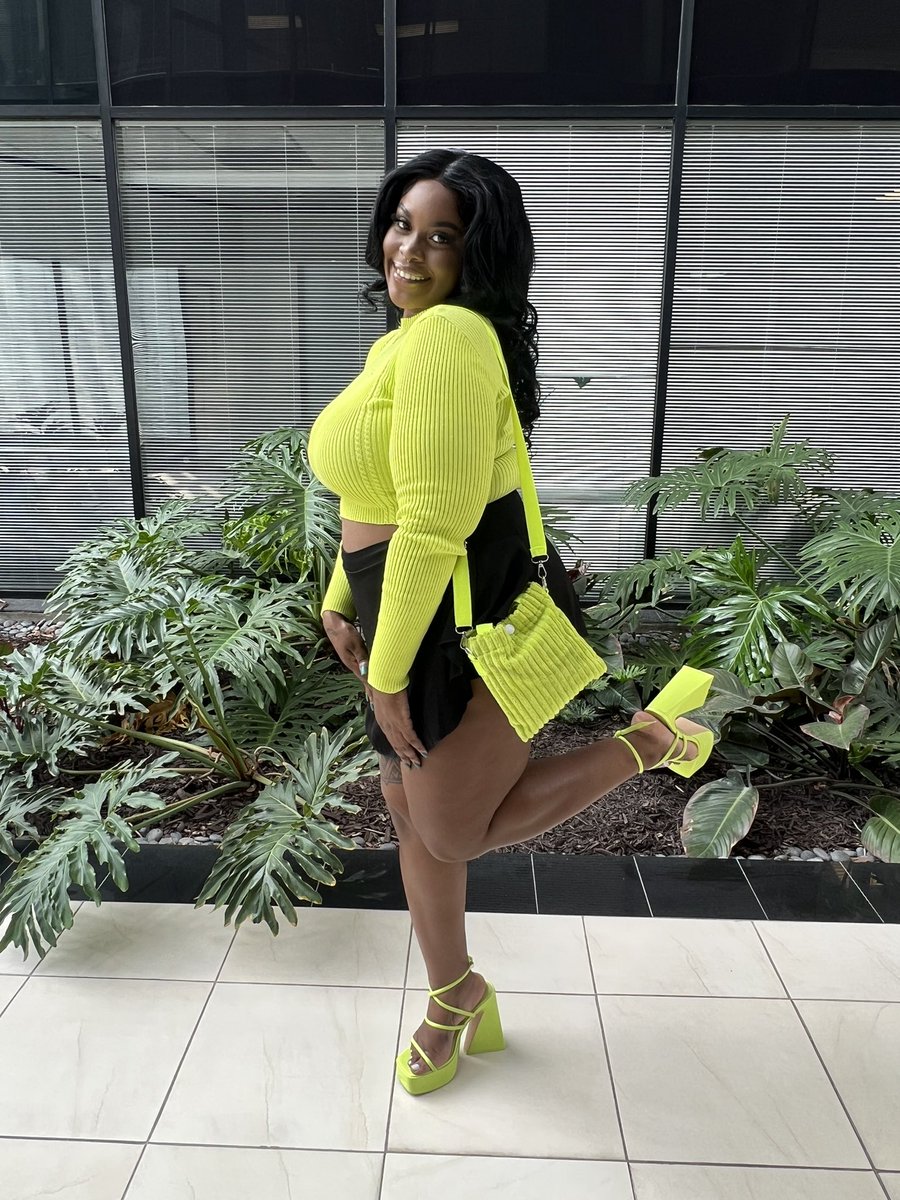 AddictedLayy's tweet image. Hey twitter 😘💚💛