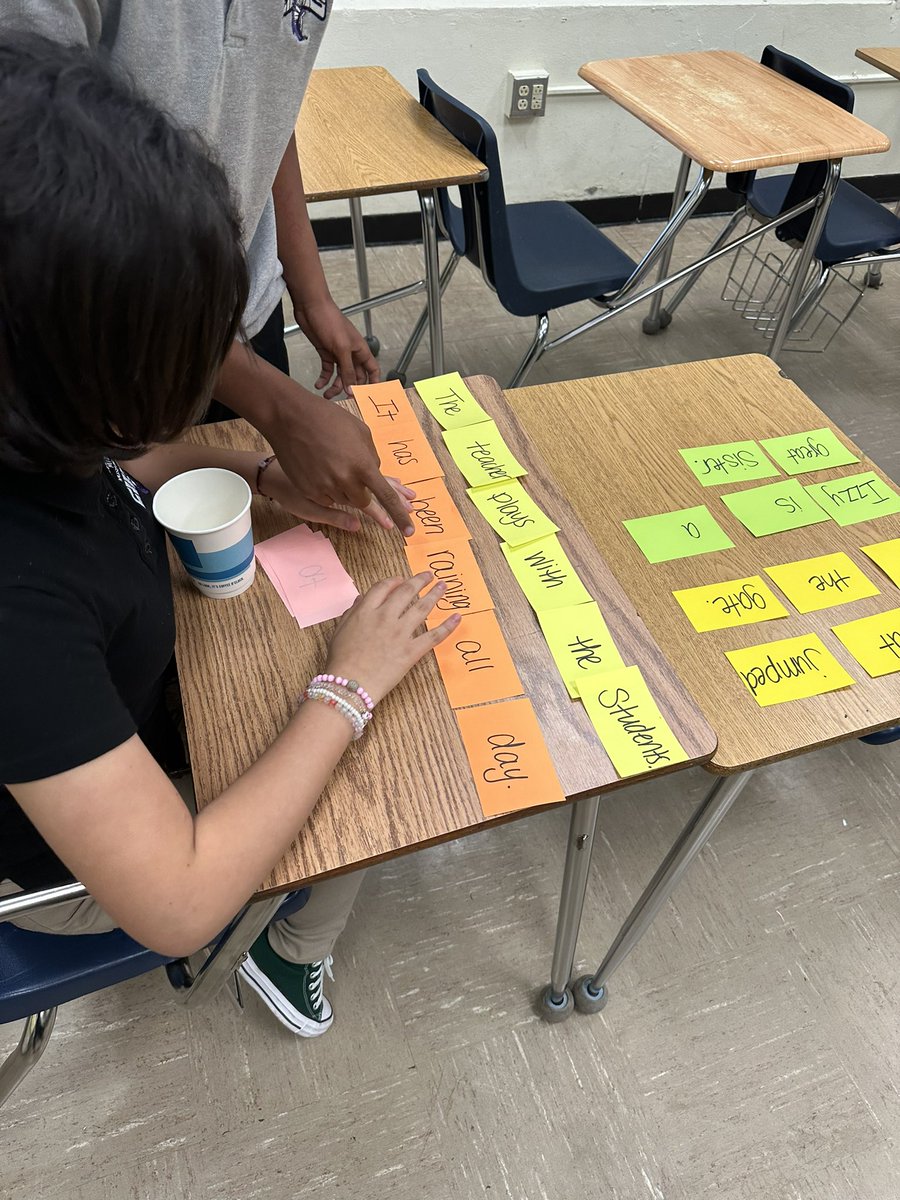 PonceExplorers's tweet image. Sentence structure skills on point! Our Newcomers are mastering sentence construction through an exciting Sentence Scramble game. Keep unraveling those linguistic puzzles! #Newcomers #SentenceStructure #LanguageSkills @MDCPSBilingual @MDCPS @MDCPSCentral @miamimagnets