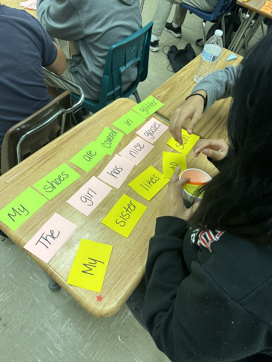 PonceExplorers's tweet image. Sentence structure skills on point! Our Newcomers are mastering sentence construction through an exciting Sentence Scramble game. Keep unraveling those linguistic puzzles! #Newcomers #SentenceStructure #LanguageSkills @MDCPSBilingual @MDCPS @MDCPSCentral @miamimagnets