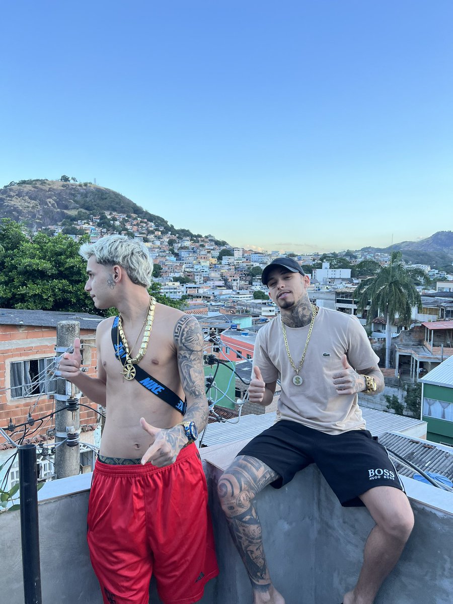 jvdevv's tweet photo. Os trem mais caro de Vila Velha 🫡🖖🏼 https://t.co/PJlWGkPa2U