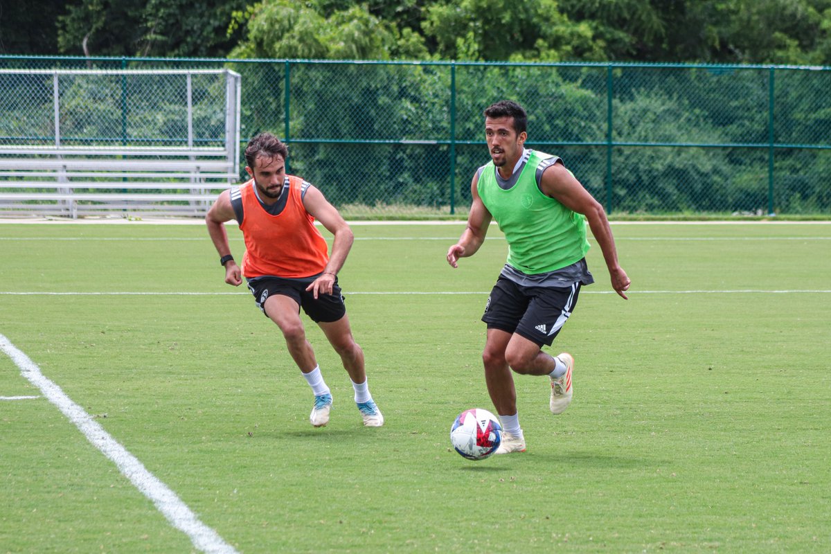 SportingKCII's tweet photo. 💪 Back on the training ground!

We go again Sunday at Timbers2 with kickoff set for 9 PM CT!

#PORvSKC | #SportingKC https://t.co/6i3rdIR85W