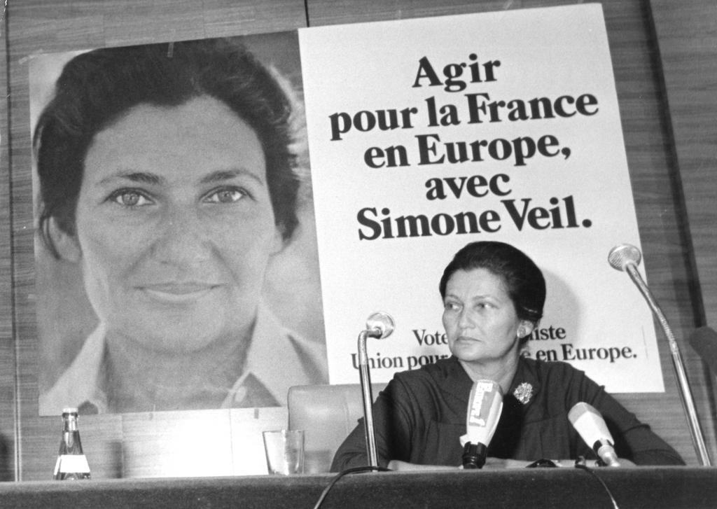 J-3 #SimoneDay 🇪🇺

En 1979, lors des #électionseuropéennes - les premières au suffrage universel direct - la liste conduite par #SimoneVeil est arrivée en tête et a obtenu 28% des voix (25 sièges). C'était une première en France...  

#AvecSimoneVeil #AvecElles #Europe