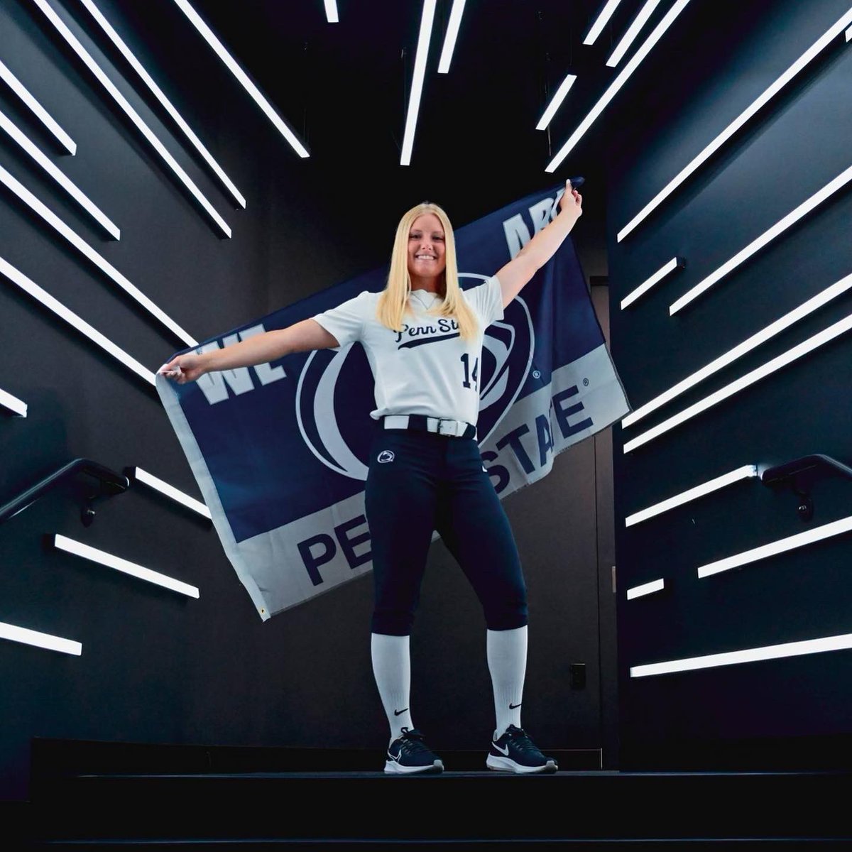 hayliebrunson22's tweet photo. Back where it all began!! Super excited for these next 2 years! #WeAre 🦁💙 https://t.co/5uvw89d8dl