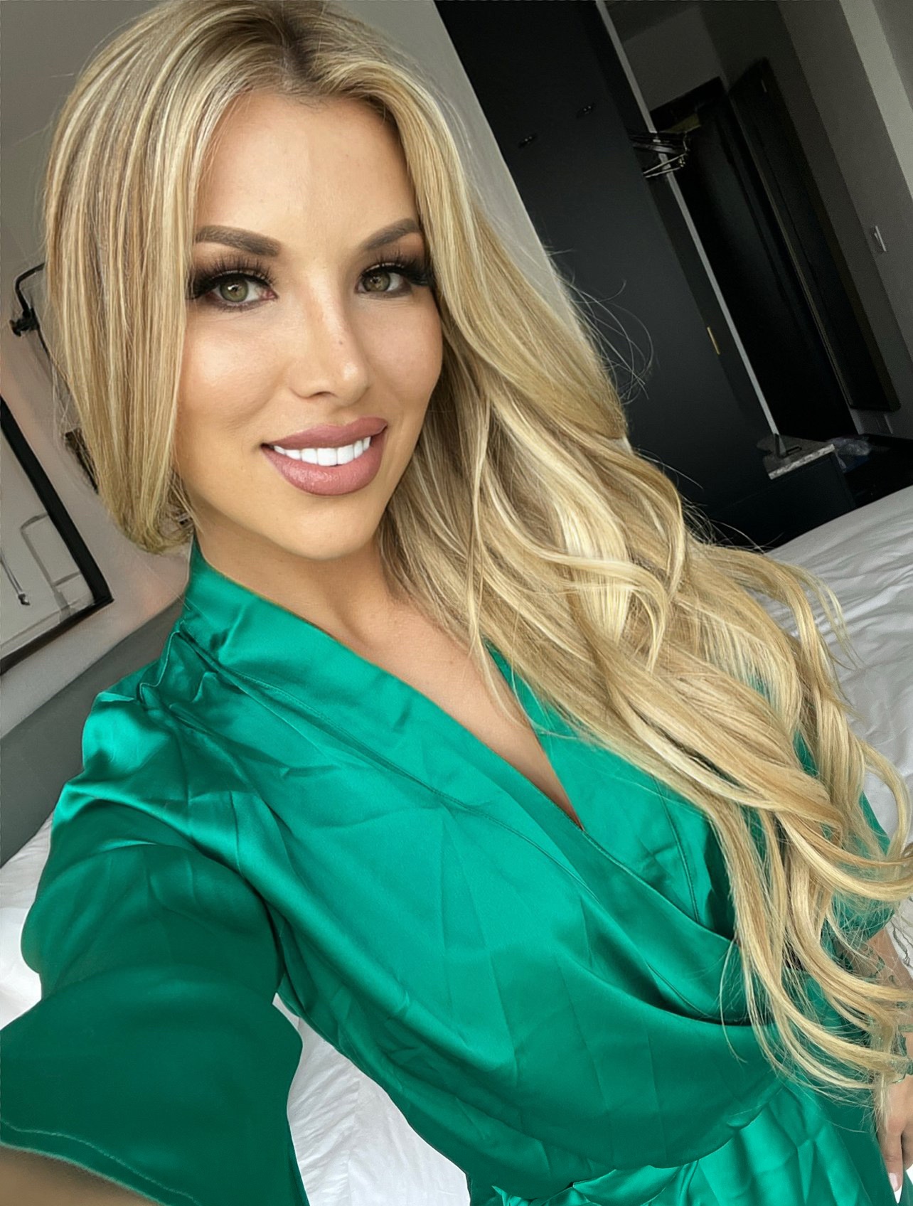 Alex Kay on Twitter: "Let’s stay in bed all day 💚 https://t.co