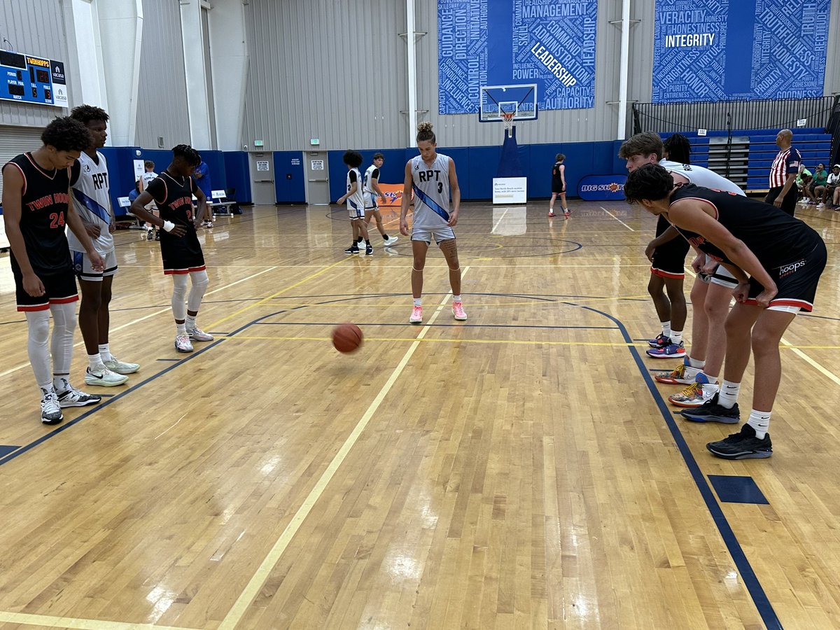 6:00 PM session with showdowns at #BIGSHOTS #MyrtleLive 

17U: Big Shots Elite NC <a href="/coachwhitfaye/">Whit Holcomb-Faye</a> vs <a href="/Hillcitycrash/">Hill City Crash</a> 

16U: @BigshotsTri vs Team Legend

15U: <a href="/RisingPros05/">Rising Pros Training</a> vs. <a href="/TWINHoopsElite/">TWIN Hoops Elite</a>