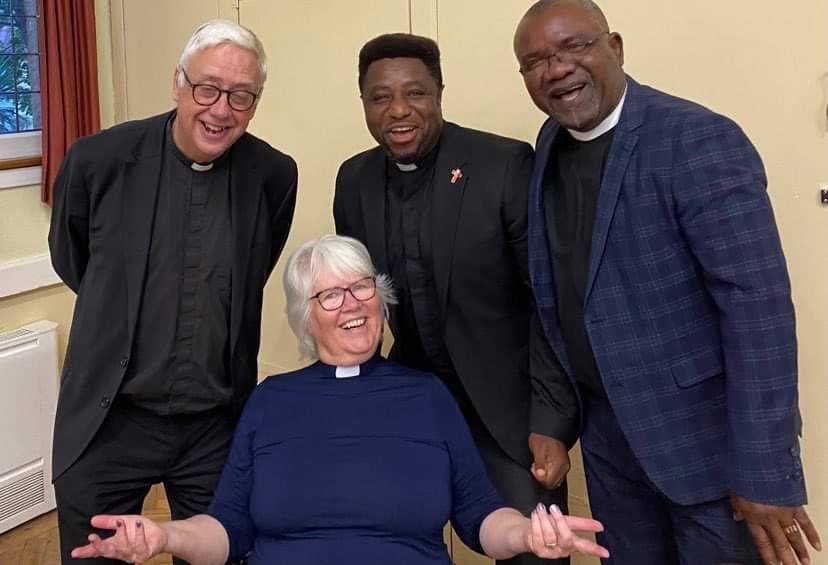 Alternative licensing snap! #westcliffstsaviours <a href="/chelmsdio/">Chelmsford Diocese</a> <a href="/appiahaka/">Fr Andrew</a>