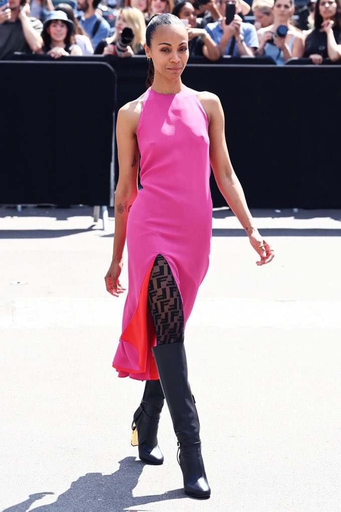 ZoeSaldanaFanP's tweet photo. Zoe Saldana attends the Fendi Haute Couture Fall/Winter 2023/2024 show as part of Paris Fashion Week on July 06, 2023 in Paris, France! 🩷 #zoesaldana https://t.co/Tjf0nUohKs