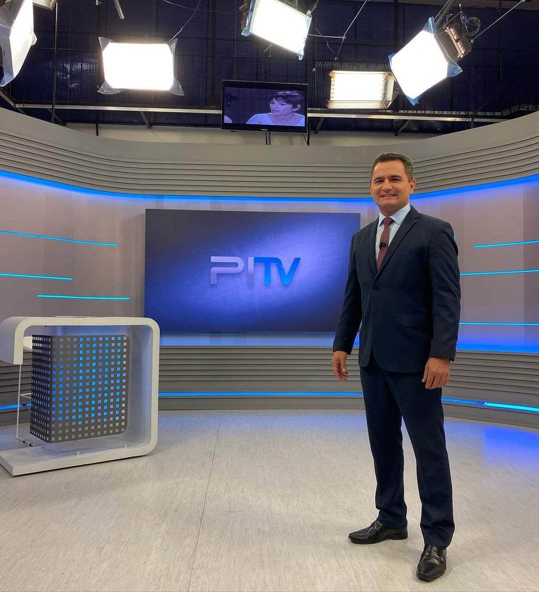 TVClube_'s tweet photo. Ligadinhos no #PITV2? 📺✨ A nossa companhia no noticiário da noite por esses próximos dias será o jornalista Edigar Neto, enquanto Denise Freitas curte merecidas férias. 🤌🏼✨ #RedeClube https://t.co/uIZgZb5t9v