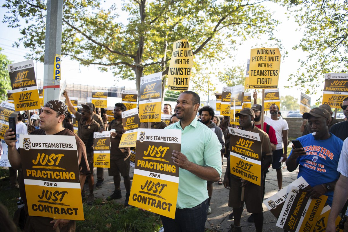Pressure builds on UPS and Teamsters as contract talks break down chicago.suntimes.com/business/2023/…