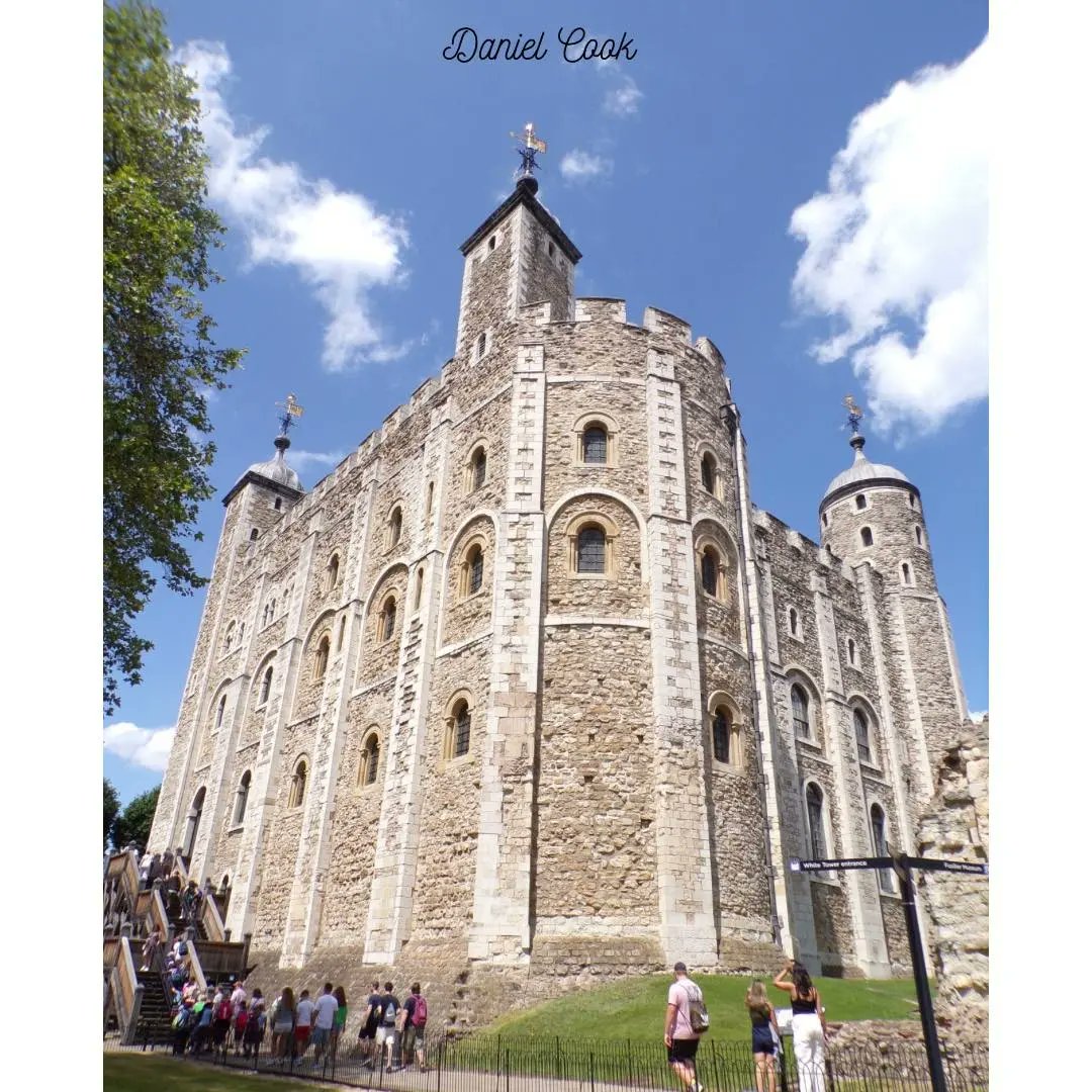 Tower of London 

#toweroflondon #london #london_city_photo #londonphoto #historic #history #historyoflondon #discoverlondon #londonphotos #photography #photographers #beautiful #architecturephotography #londoncity #england #photos #photographylovers #visitlondon #tower #landmark