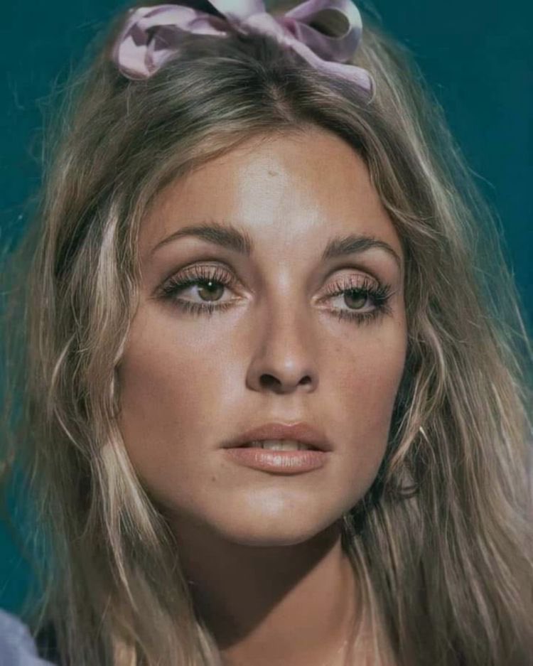 RT @MOSSYVIBES: sharon tate https://t.co/SN2WoSGvPu