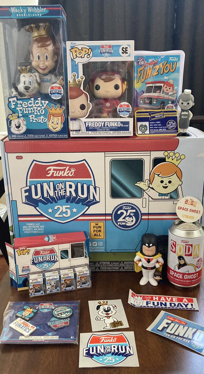 MajesticWarLynx's tweet image. Got my @OriginalFunko #FunOnTheRun box today! Pulled the Blockbuster Rewind chase and couldn’t be happier! Such an awesome box! Wish me luck on grabbing a box in Nashville tomorrow! 💙
 #Funko #FunkoFunOnTheRun #Funko25thAnniversary #FunkoFamily #FunkoFam #FreddyFunko