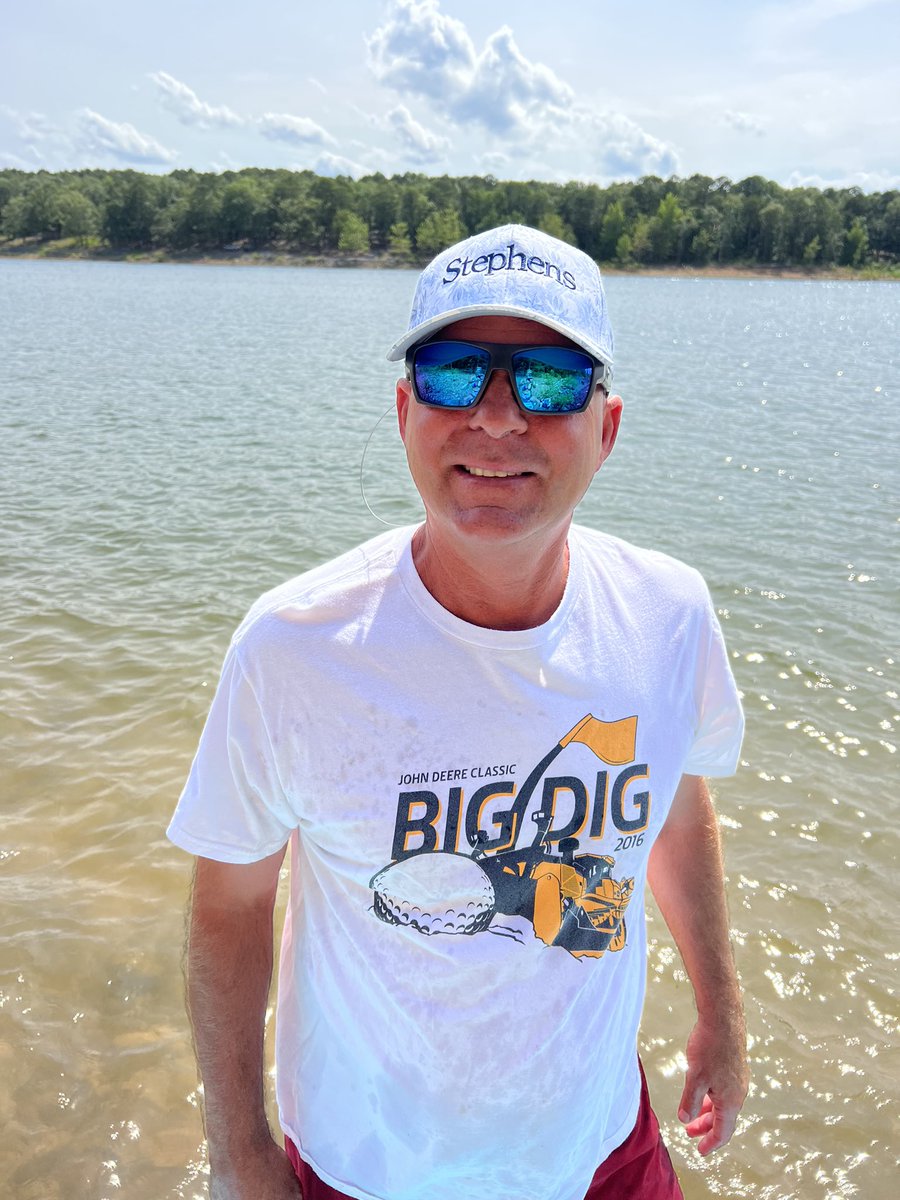 Having a great week off from @ChampionsTour Watched the @JDCLASSIC this morning. One of my favorite tournaments from my @PGATOUR days. Broke out the 2016 Big Dig shirt for the lake!!! @Stephens_Inc @Insperity @RMHC @VortexOptics @FairwayGreene