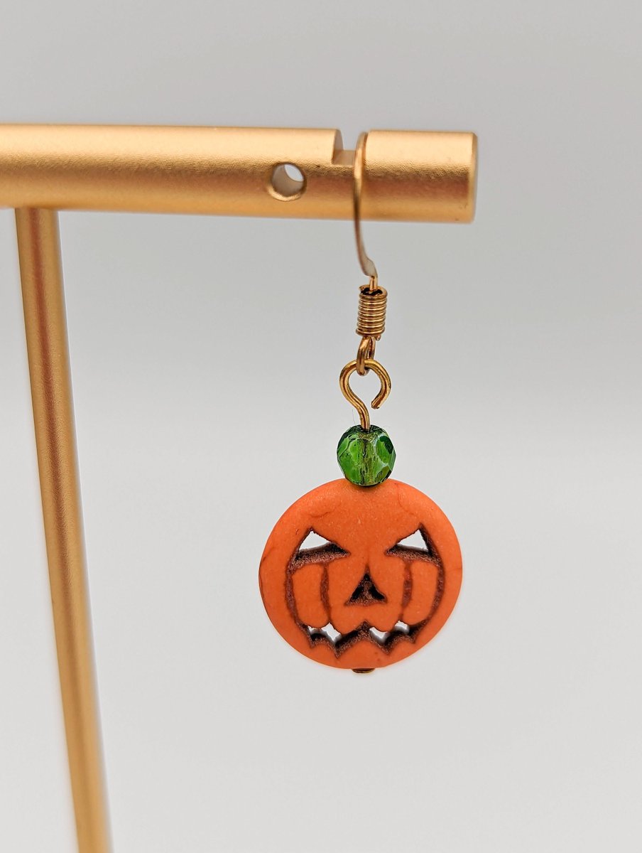 HappyTikis's tweet photo. Excited to share the latest addition to my #etsy shop: Carved Pumpkin Dangle Earrings, Jack O' Lantern Jewelry, Halloween Earrings, October 31 Jewelry, Fun Autumn Jewelry, Fall Orange Pumpkin https://t.co/BEce2g8v5D #girls #earlobe #midcentury #earwire #gold #orange https://t.co/hLEGD89p78