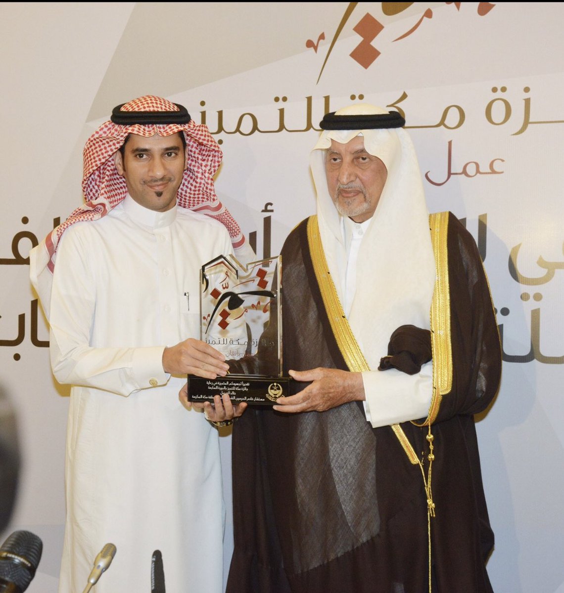 ksaasd1's tweet image. ومَا بينَ الضُّلوعِ إليكِ شَوقٌ
تَزُولُ الرَّاسِياتُ ولا يَزُولُ
يظل الأمير #خالد_الفيصل
مصدر إلهام على مر الأعوام
مدّك الله بالصحة ومتعك بالسعادة سيدي 🙏