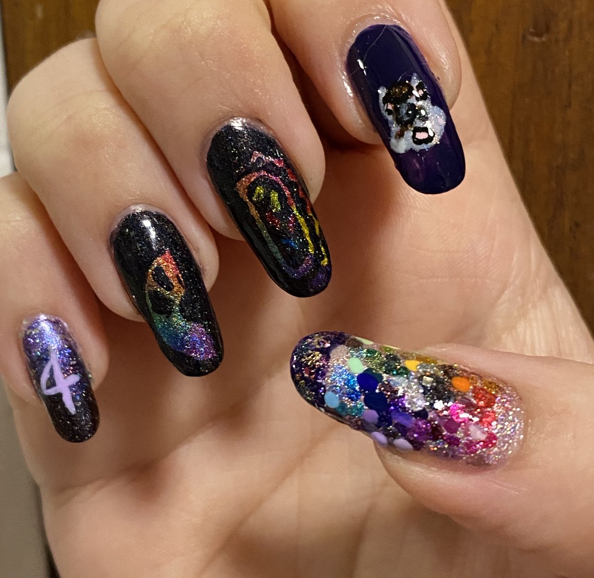 Happy Birthday Holo Taco! So happy we have 4 years worth of your amazing and creative polishes. I decided to do a dot of every shade I have on one nail and turns out I have 99 Holo Tacos! Also attempted the detective emoji 🔎😺   #4YearsofHoloTaco