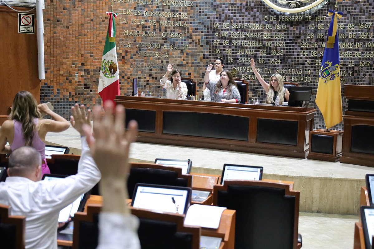 Colosio2023's tweet photo. Nuestra Presidenta de Fundación Colosio Jalisco, Diputada Hortensia  Noroña Quezada, esta semana en el Congreso de Jalisco aprobando reformas electorales en materia de paridad género, con el propósito de que la #mujer tenga mejores condiciones de participación. https://t.co/OmlSrvxADf