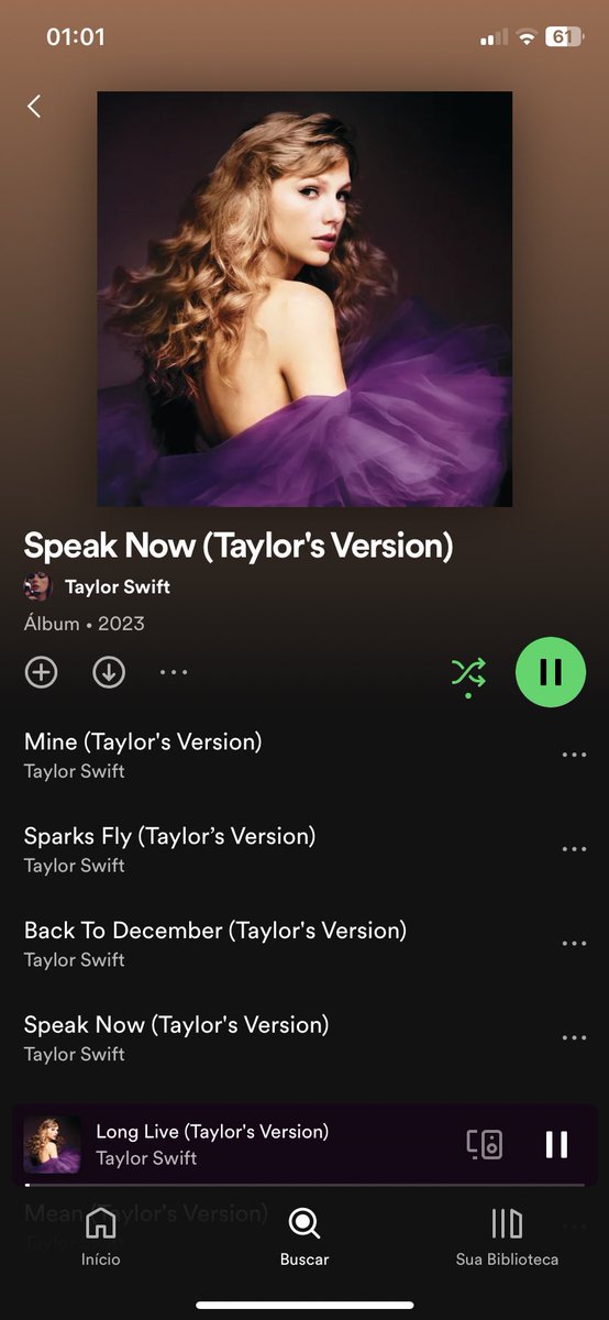 pegamucilon's tweet image. mulheres estou escutando o álbum novo da taylor swift