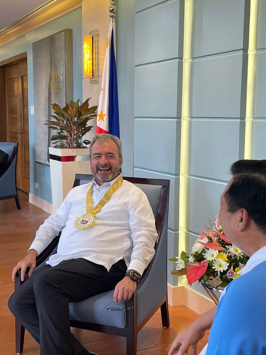 Happy to meet with Iloilo City Mayor Jerry Treñas @jerry_trenas and to know more about the city’s environmental programs 🤝

#EUinthePhilippines