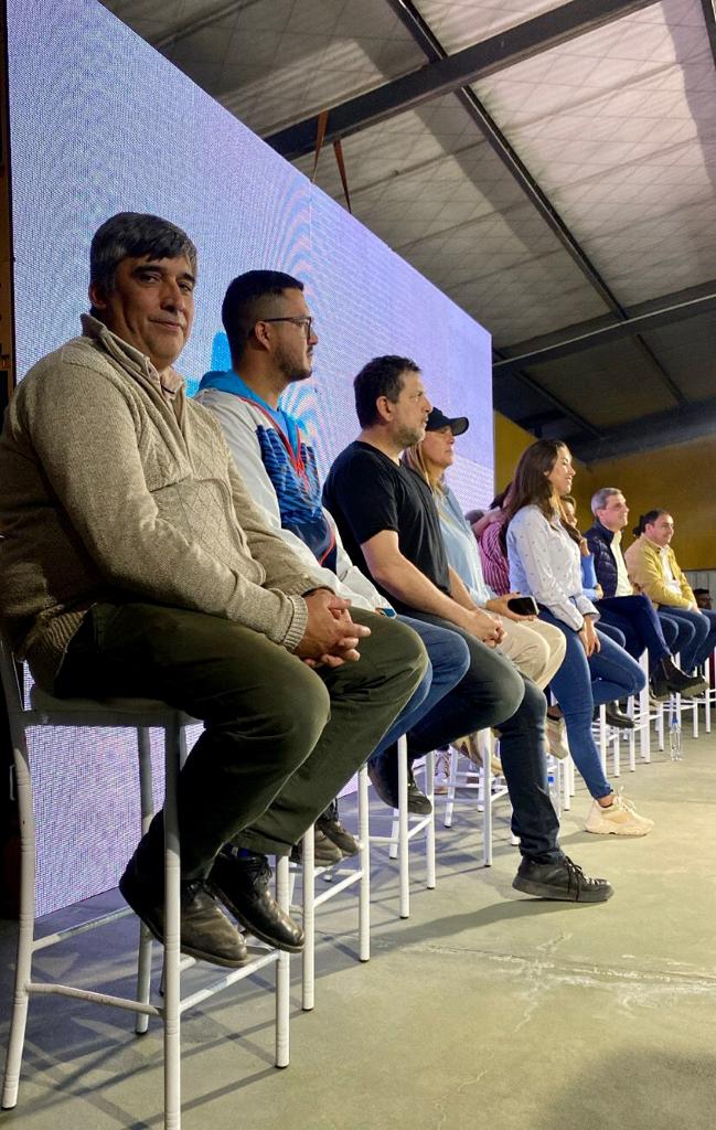 CATejeda48's tweet photo. Con un marco inmejorable y con @QuintelaRicardo conduciéndonos y motivándonos a todxs a militar con el mensaje de unidad. Vamos a consolidar para el pueblo argentino la verdadera @unionxlapatria !!! https://t.co/oiOsVJWXRf