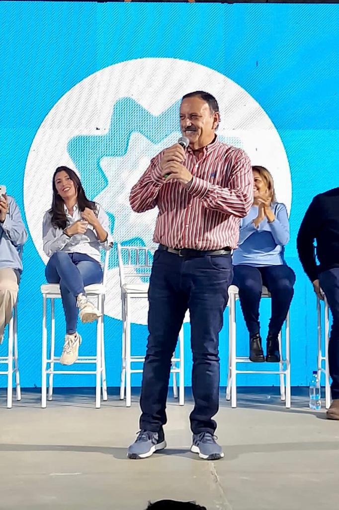 CATejeda48's tweet photo. Con un marco inmejorable y con @QuintelaRicardo conduciéndonos y motivándonos a todxs a militar con el mensaje de unidad. Vamos a consolidar para el pueblo argentino la verdadera @unionxlapatria !!! https://t.co/oiOsVJWXRf