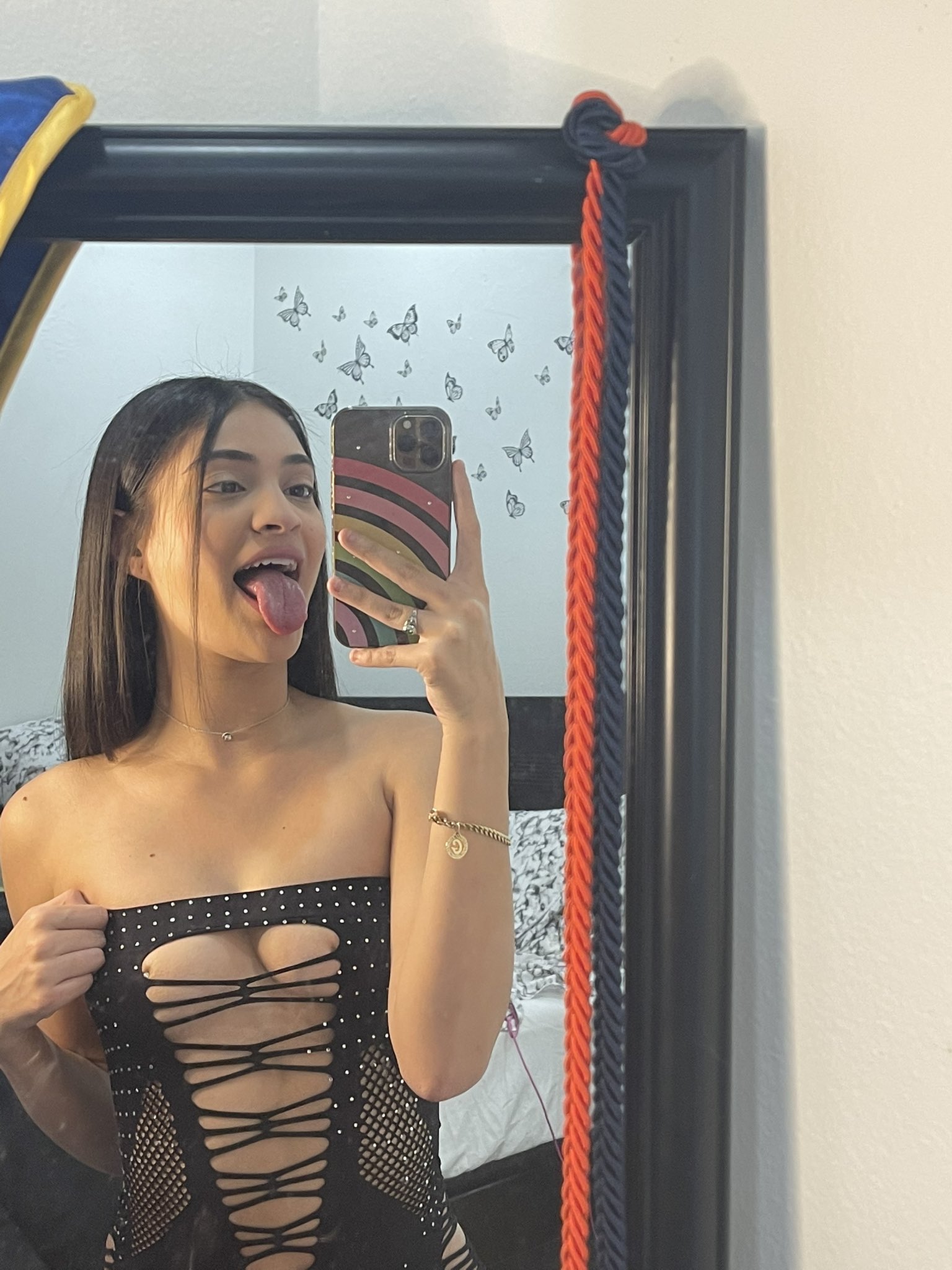 Gxby Martinez on X: 👅 t.co34SQ1Wrlkd  X