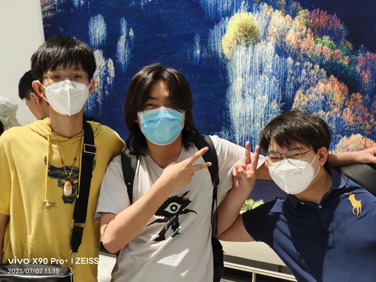 🐷🐉🌙 ✈️➡️ 🇬🇧