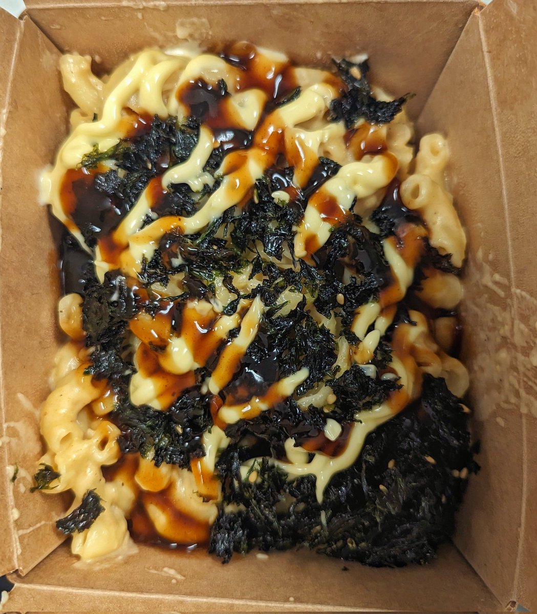calronan's tweet photo. I guess it's time to snack again.
Godzilla Mac and Cheese.
One of my favorite food groups topped with nori, teriyaki sauce and Japanese mayo.
#stampede2023 #calgarystampede #yyc #StampedeDiet2023
#cokestage #teamronan https://t.co/4e6tbIFXgN