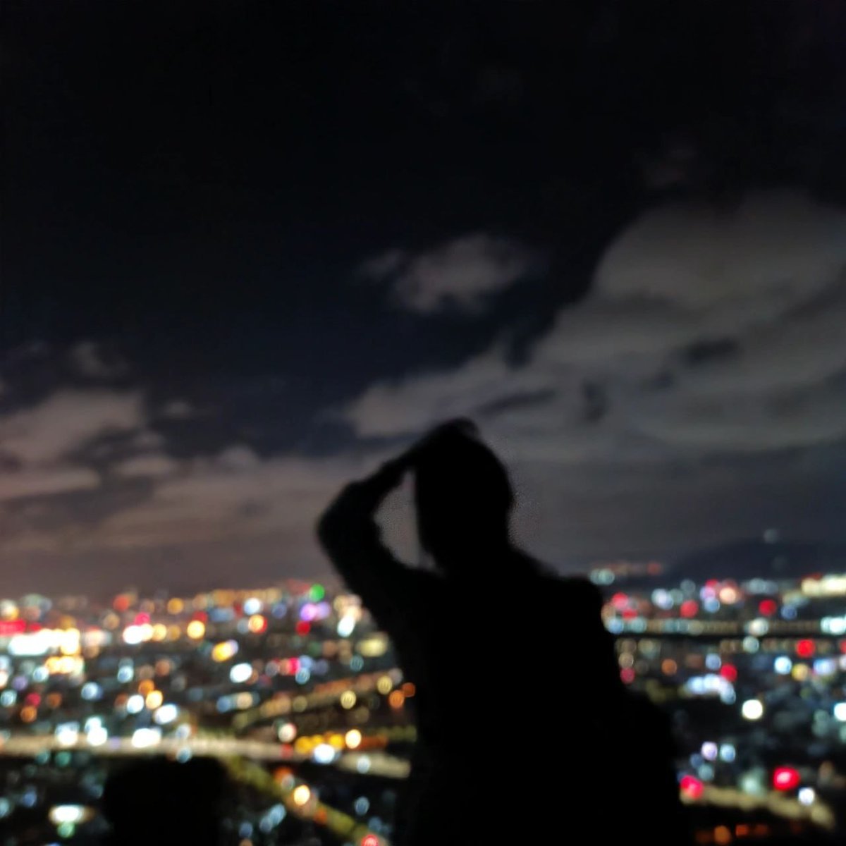 Obed1Taher's tweet photo. 🎀 Let us put emotions in the night, with a smile in the face of the day, see the lights, wish everything goes well 🌇🌇 https://t.co/i1KGsOjtE7