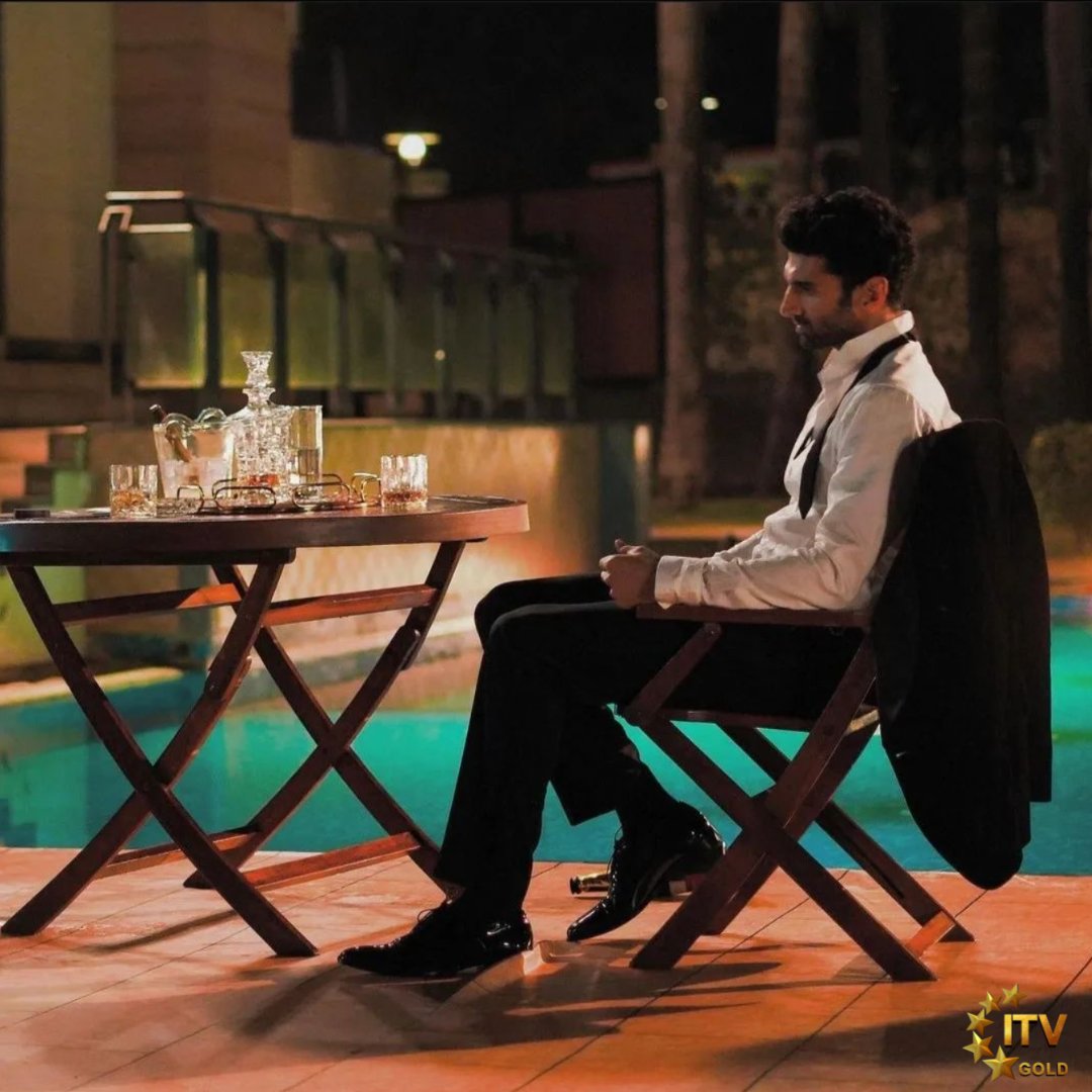 ITVGold's tweet photo. Picture perfect. 📸
#AdityaRoyKapur steals hearts in this mesmerizing new still from #TheNightManager.
#OnScreenCharm #CelebLife #Bollywood #Entertainment #viralposts #follow #ITVGold #NewsIndiaTimes #DesiTalk #ParikhWorldWideMedia https://t.co/d9hOrVImkl