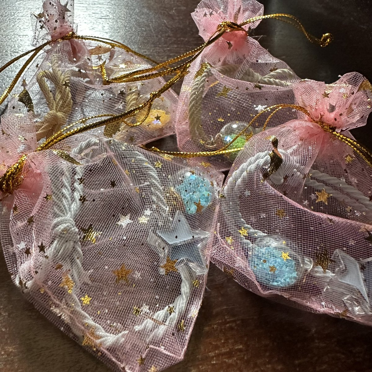 ThingsbyV's tweet photo. #Pinkaholicupdates 

Freebies check ✅ for my Hatian 🥰🩵

Shipping will start this Sunday. 🙏🏻📌

Ps. Dapat Star shape lato-lato po talaga dapat yung freebies 😝 Char https://t.co/ZKD8nQ8pQK
