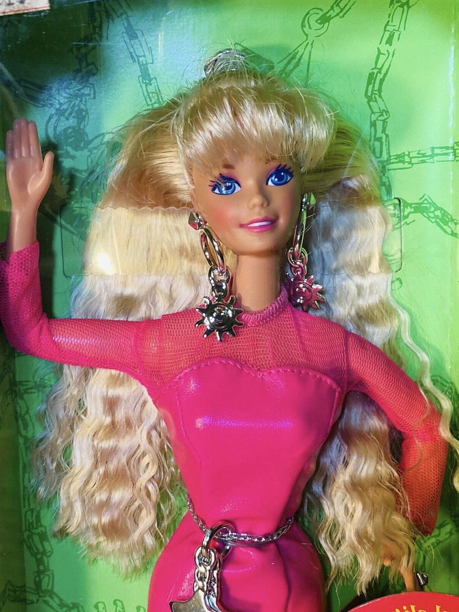 saintdoII's tweet photo. margot robbie as the earring magic barbie from 1992 at the mexico premiere of barbie https://t.co/GUGqIy9cRj