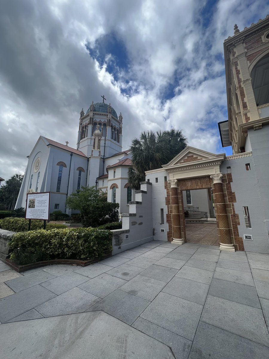 josezuleta's tweet photo. @Culture_Crit Saint Augustine, Florida. The oldest city in the USA. Even though, for me the most beautiful city in the world is Prague, this small town has the perfect combination between Europe and America. https://t.co/ShlaECteDv