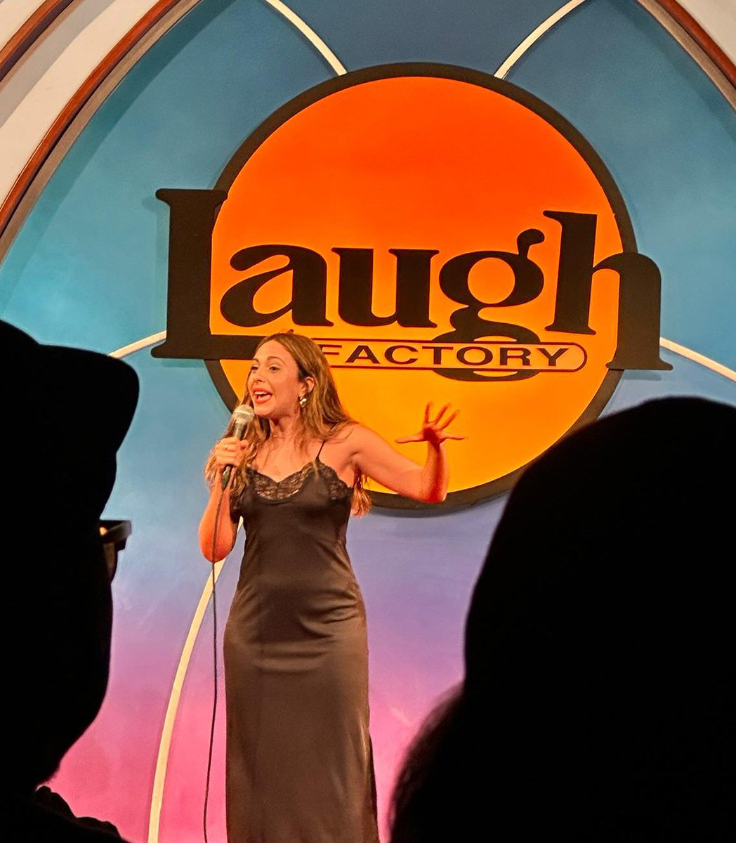 Me acabo de subir a hacer Stand Up en Los Ángeles. Fue increíble. Amo vivir.