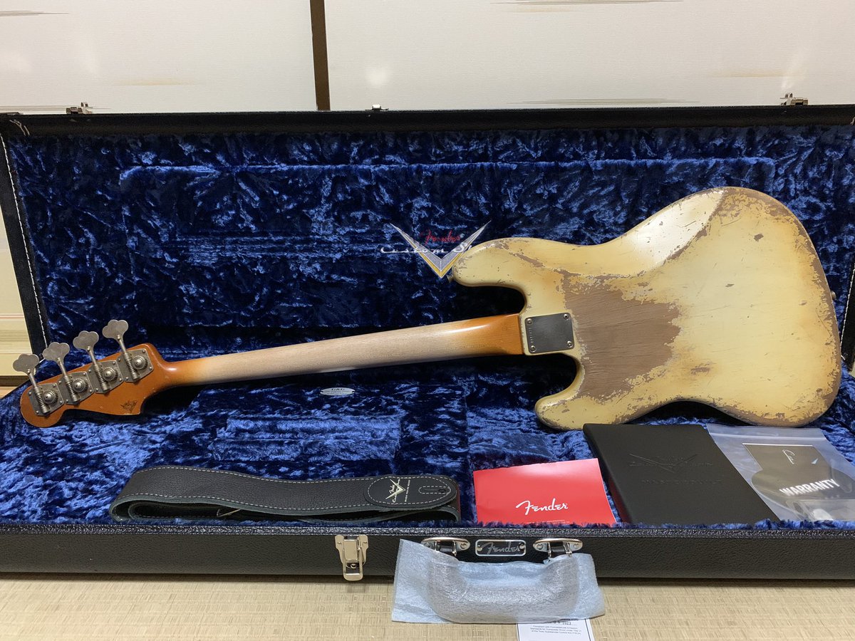 TOM16039221's tweet photo. 8⃣️ Fender Custom Shop MBS 1966 Jazz Bass Heavy Relic Vincent Van Trigt

#Fender #MBS #VVT #Bass #贝斯 #贝司 #ベース #エレキベース https://t.co/lrua0JaFMn