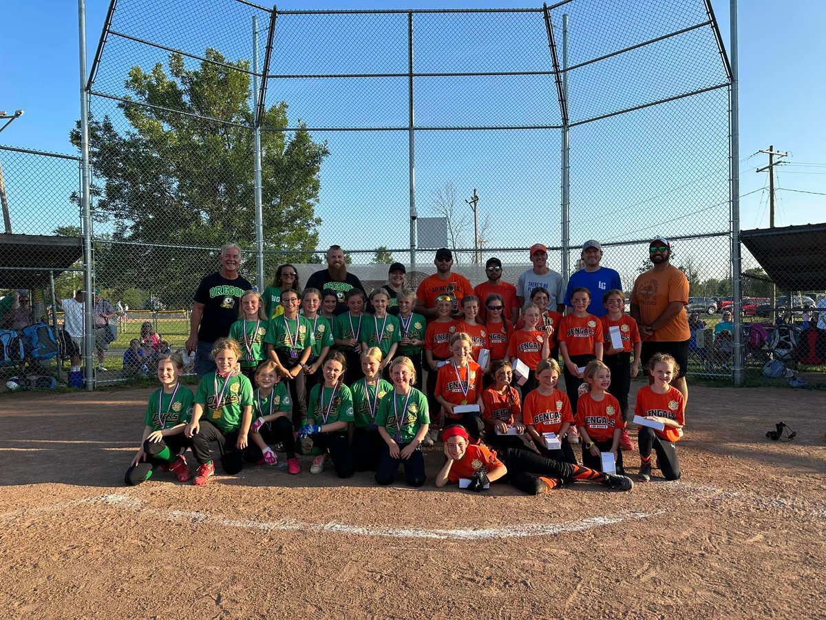 Minor A Gold Bracket Champs🥎🏆🥎
Great season girls ! 

Champions: Bengals
Runners-Up: Ducks