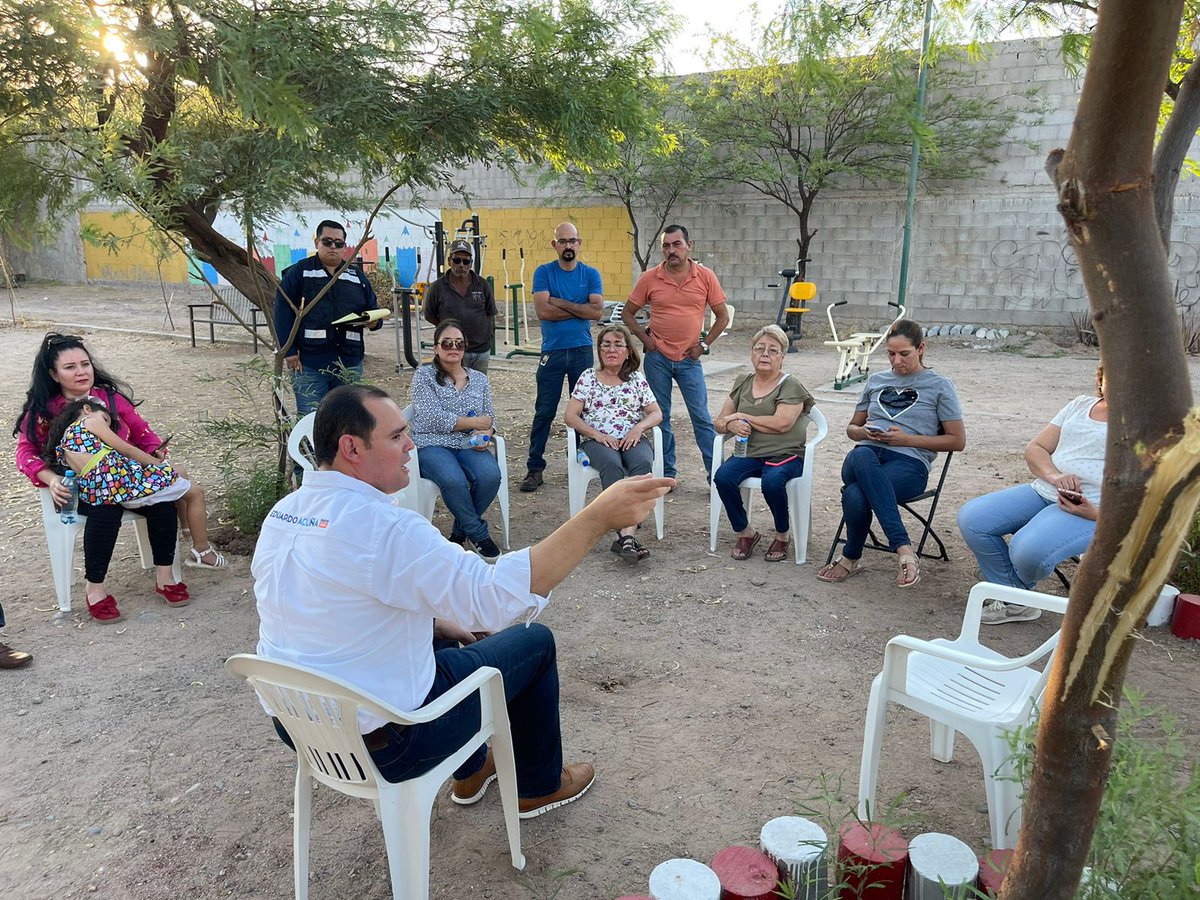 eduardoacunap's tweet photo. Gracias a las y los vecinos del Fracc. Jerez del Valle por escucharme sobre el trabajo que estamos haciendo desde el Cabildo de Hermosillo, un gusto poderlos escuchar también, me llevo varias tareas por atender en su colonia. 

#QueHermosilloHable https://t.co/ghonseJwfE