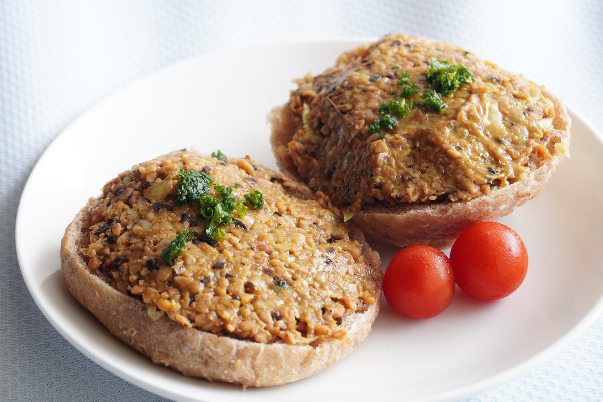 BreadmakerM's tweet image. ひきわり納豆に塩昆布・にんにく・玉ねぎ・カレー粉等々混ぜてペーストにしました。
ねばねばパワーで暑さを乗り切る😋