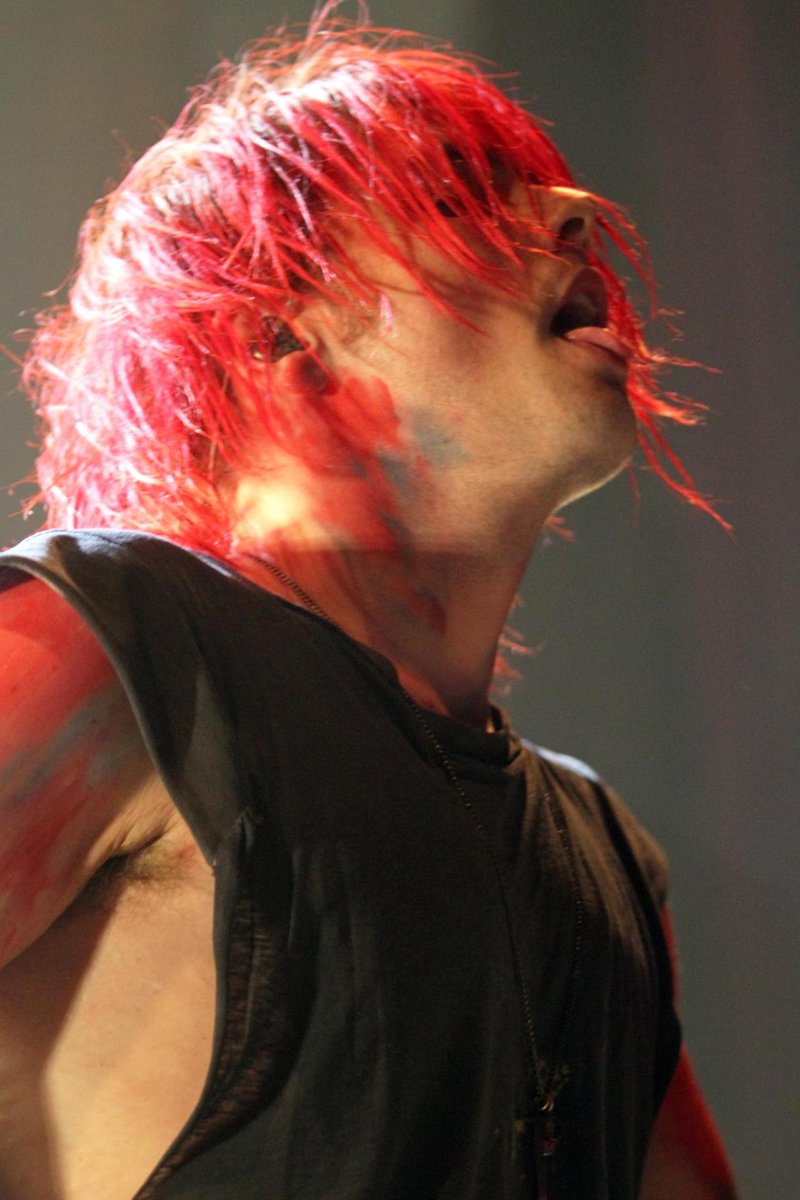 hourly gerard way (@everyhourgerard) on Twitter photo 