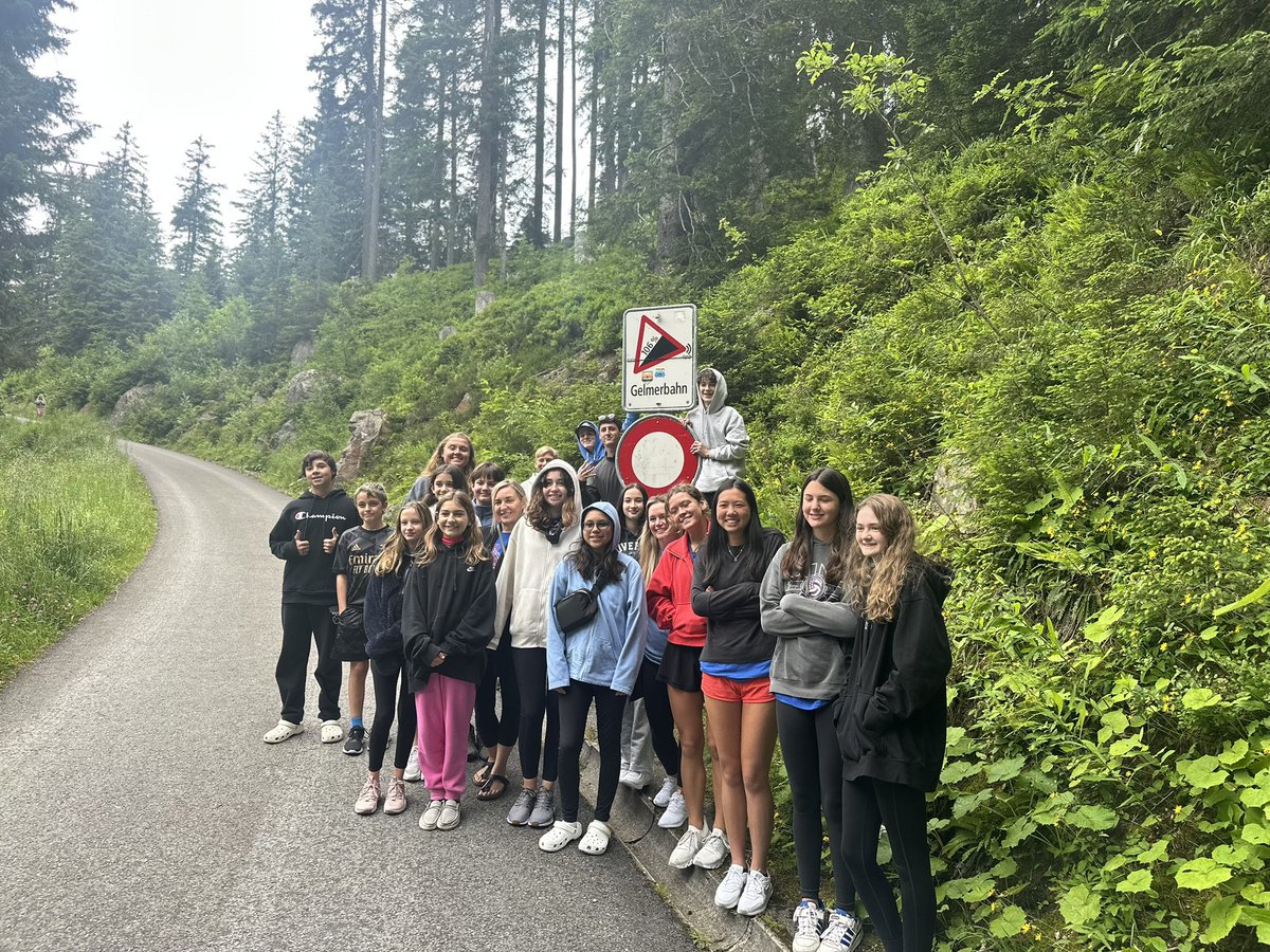 CoachG003's tweet photo. Day 1: ✈️->🇨🇭🏔️ https://t.co/g6qPw2JQ5k