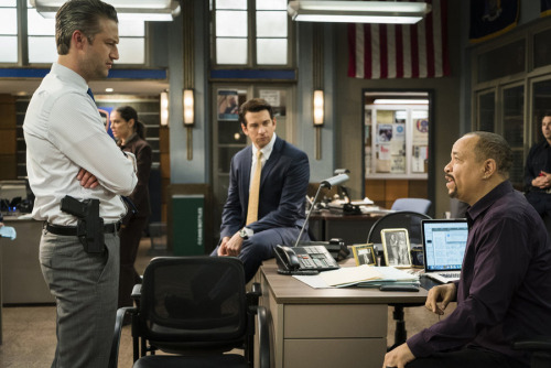 CarisiGirl80's tweet photo. We need more views of Carisi like this smile 😉 😇

#Carisi #Detective 
#front_view #side_view
#any_view 😂

#PeterScanavino https://t.co/7WqULoGkCC