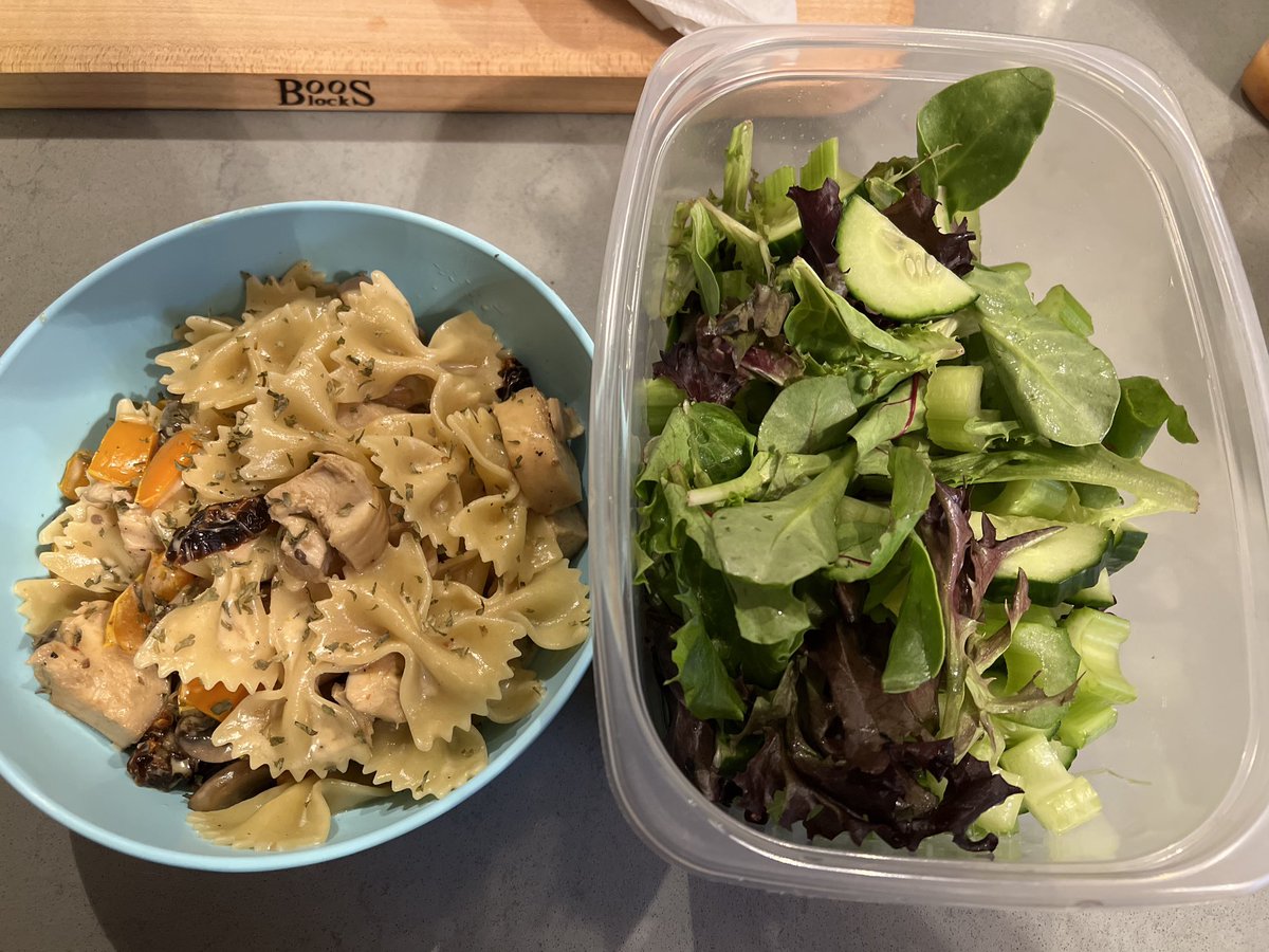pdedpharmd's tweet photo. Just whipped up some creamy Parmesan bow tie pasta with chicken, mushrooms, orange pepper, and sun dried tomato with side salad for dinner. #girlcancook https://t.co/4aGHPoD1Od