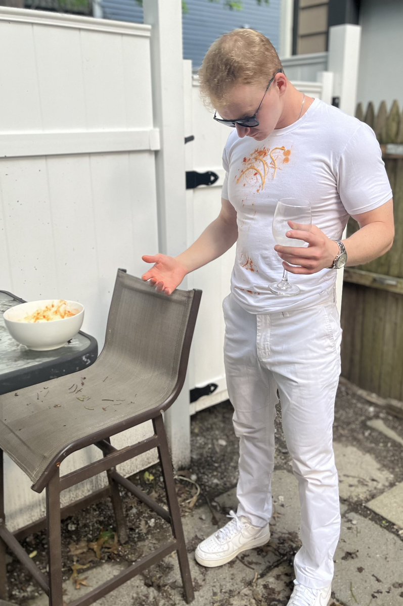 SowsersCastle's tweet photo. DON'T ORDER THE SPAGHETTI AT MICHAEL RUBIN'S 4TH OF JULY WHITE PARTY!!! https://t.co/rMsz902Bld