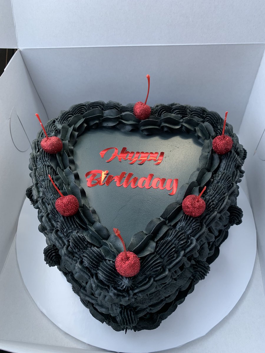 art_starling's tweet photo. Y’all look at my birthday cake! I turned 25 this year 🖤🍒 https://t.co/IGfoVBU3qJ