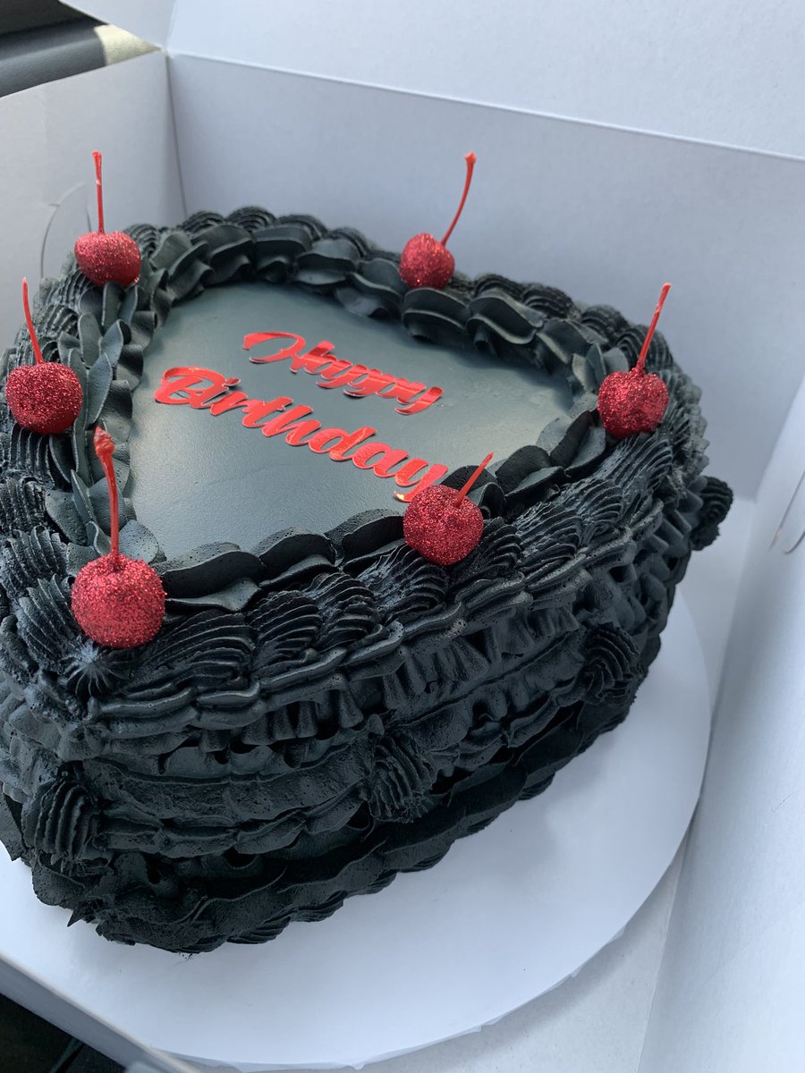 art_starling's tweet photo. Y’all look at my birthday cake! I turned 25 this year 🖤🍒 https://t.co/IGfoVBU3qJ