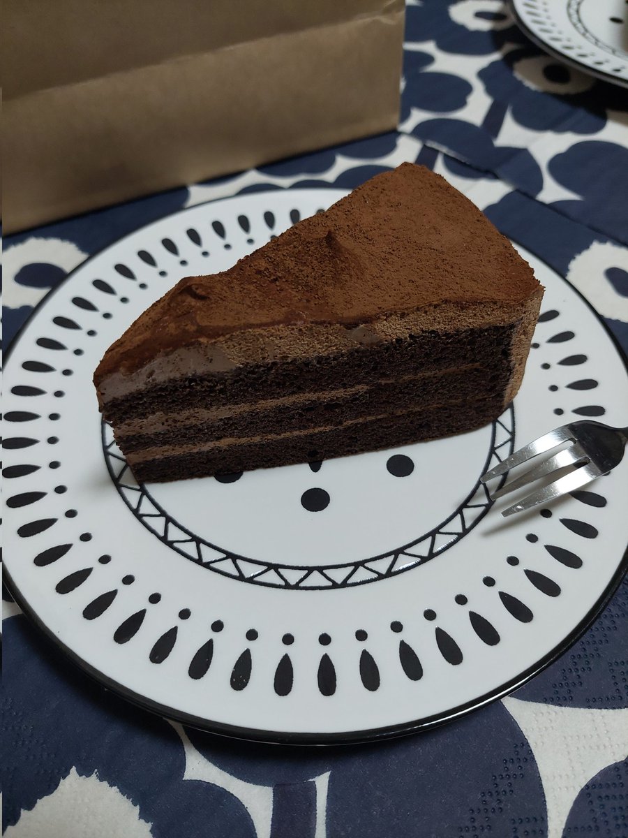 h60246782's tweet photo. チョコケーキってなんでこんな美味しいかなぁ…🥺
#NFT
#ケーキ
#デザート https://t.co/zTYnXARjWV