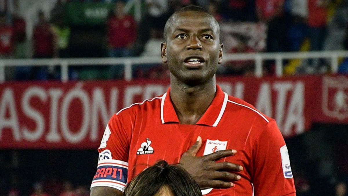 DiablasRojas's tweet image. Siempre ha habido admiración, afecto y gratitud por este hombre. Pero cada vez más se puede percibir que venir al fútbol colombiano y poder estar activo, jugando, liderando un equipo y encima salir campeón es una cuestión legendaria.

Gracias Adrián, por venir, luchar y hoy estar